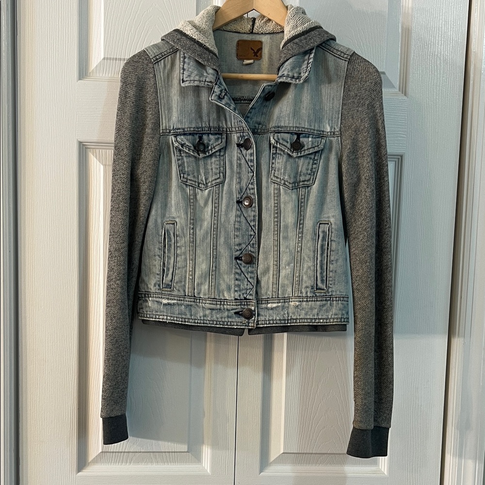 American Eagle Outfitters Retro Distressed Two-Tone Denim Jacket